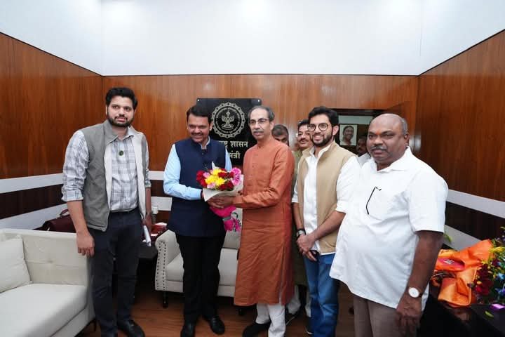 उद्धव ठाकरेंनी घेतली मुख्यमंत्री देवेंद्र फडणवीसांची भेट