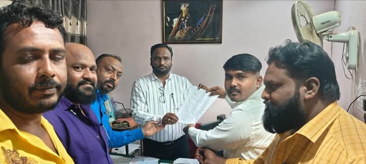 सांजा रोड परिसरातील लाईटच्या खांबावरती तारा ओढून देण्याची मागणी