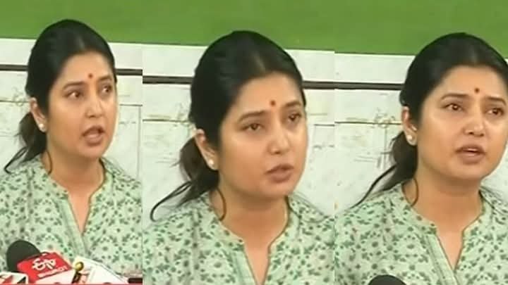 अभिनेत्री प्राजक्ता माळीने शनिवारी पत्रकार परिषद घेतली.
