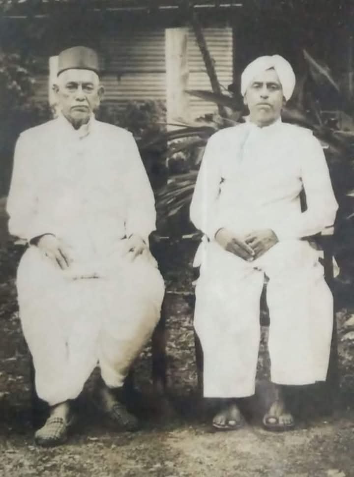बार्शीच्या शैक्षणिक विश्वाचे प्रणेते कै.काकासाहेब सुलाखे व कै.डॉ.मामासाहेब जगदाळे यांचा दुर्मिळ फोटो.