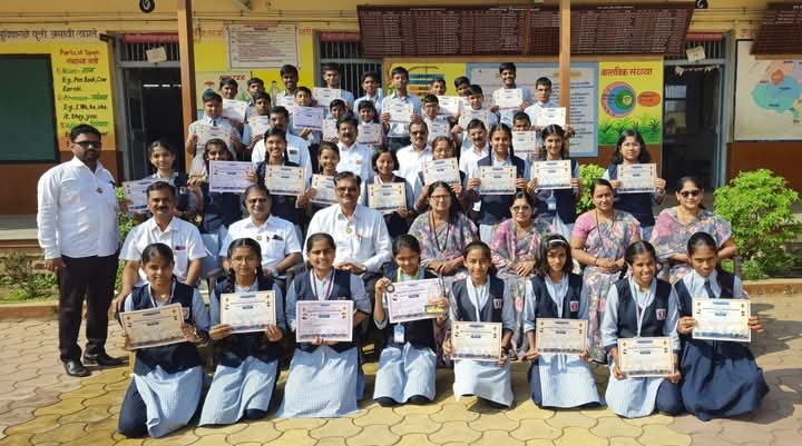 स्काऊट गाईड जिल्हा मेळाव्यात महाराष्ट्र विद्यालयाचे घवघवीत यश
