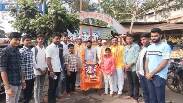 संभाजी ब्रिगेडच्या वतीने बार्शीतील राष्ट्रमाता जिजाऊ चौकामध्ये जिजाऊ जयंती मोठ्या उत्साहात साजरी
