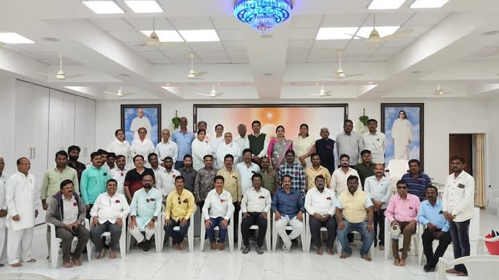 बार्शीतील प्रजापिता ब्रह्माकुमारी ईश्वरीय विश्व विद्यालयाच्या सेवाकेंद्रात आयोजित पत्रकार स्नेहमिलन