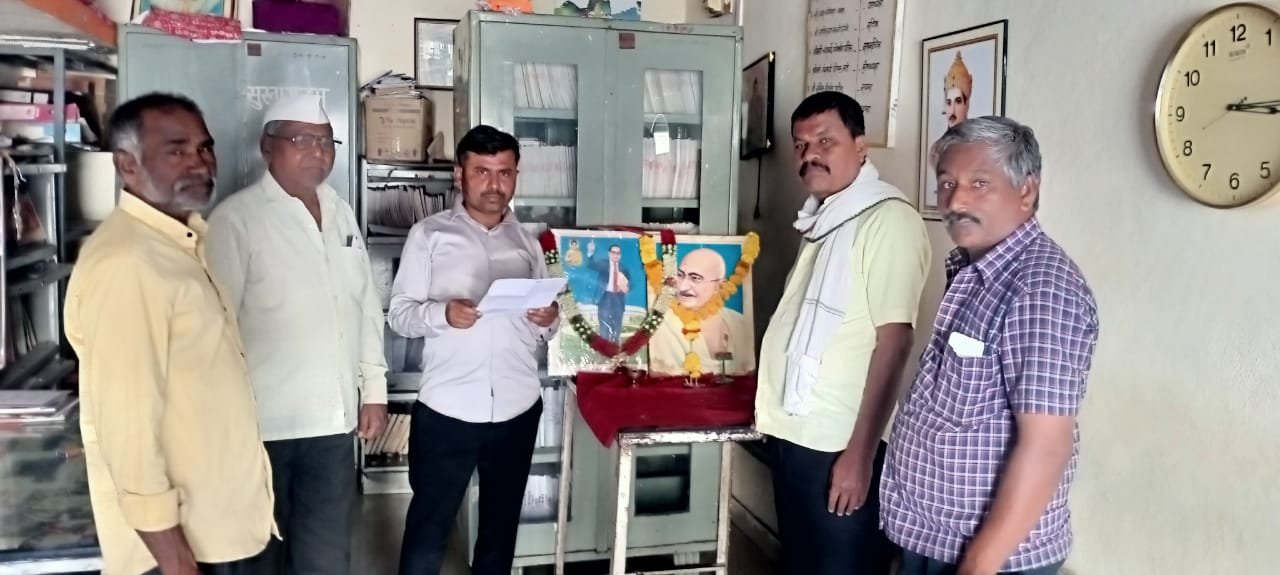 MKCL व SIIT कॉम्पुटर सेंटर च्या वतीने विद्यार्थ्यांमार्फत सारथी कडून मराठा समाजासाठी मिळणाऱ्या विविध मोफत योजनांची माहिती सांगितली.