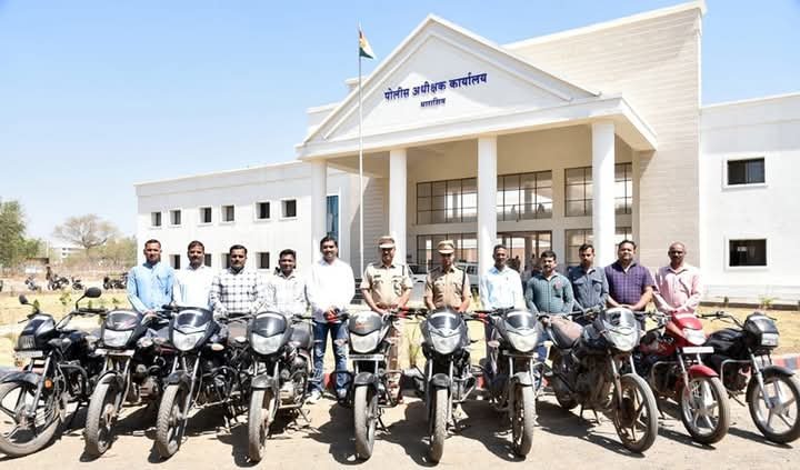 दहा मोटरसायकलसह आरोपी स्थानिक गुन्हे शाखेच्या ताब्यात