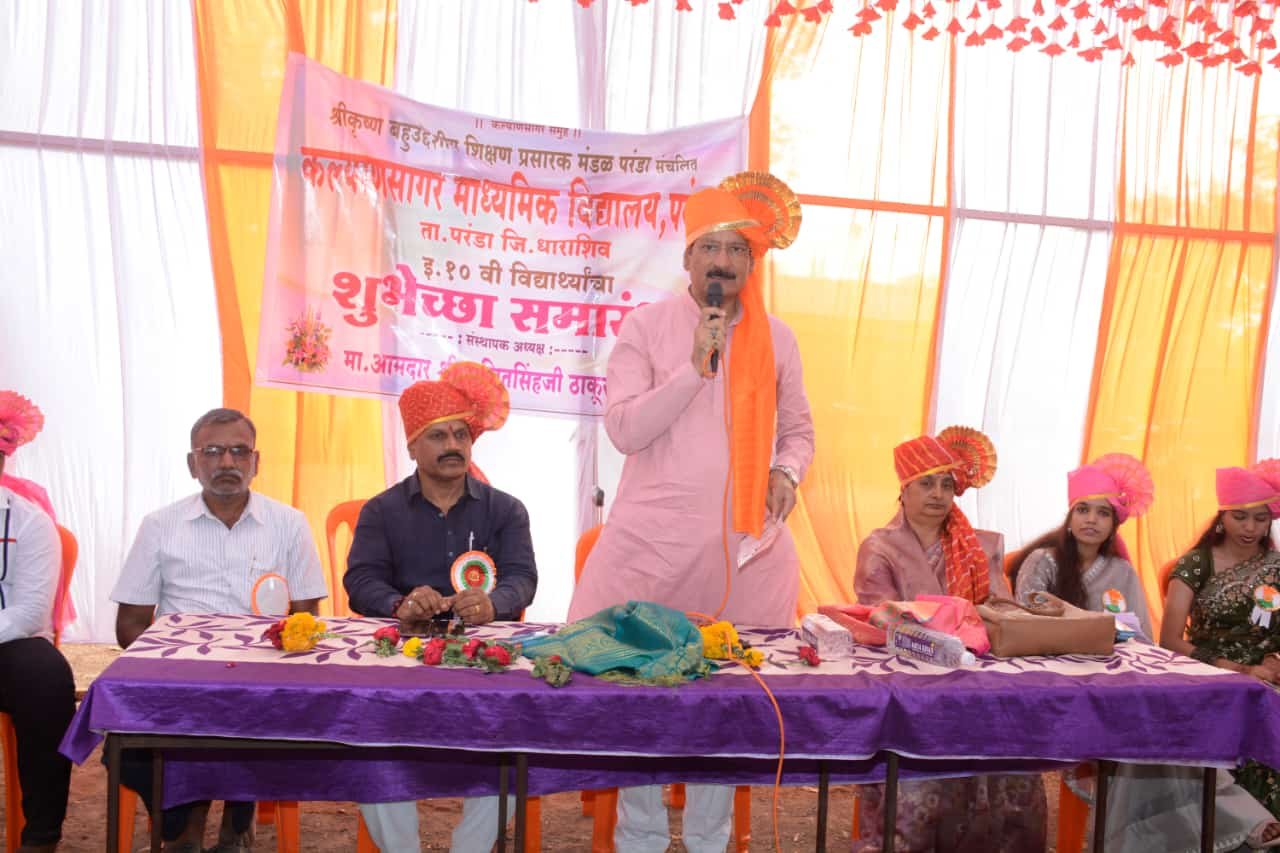 मातृभाषेतून शिक्षण घेतलेल्यांची प्रगती ही अत्यंत मोठ्या प्रमाणात असून त्यासाठी सर्वसमावेशक प्रयत्न होण्याची गरज आहे,असे प्रतिपादन माजी आमदार सुजितसिंह ठाकूर यांनी केले.