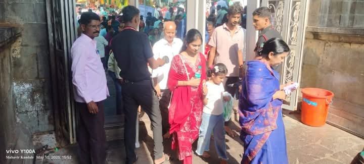 श्री.आई तुळजाभवानी मंदिरात कडक सुरक्षाव्यवस्था; भाविकांची कसून तपासणी