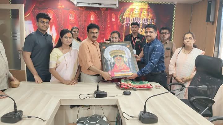राज्याचे वस्त्रोद्योग मंत्री संजय सावकारे यांनी सहकुटुंब घेतले श्री आई तुळजाभवानी मातेचे दर्शन