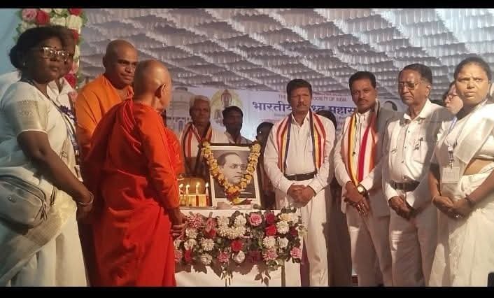 देशाचा इतिहास बौद्धांनी लिहिला मात्र बौद्ध लेण्या, विहारांवर कब्जा इतरांचा – डॉ भीमराव यशवंतराव आंबेडकरधाराशिव येथील बौद्ध धम्म परिषदेस प्रतिसाद
