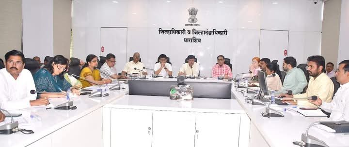 अधिकाऱ्यांनी वृक्ष लागवडीसाठी आपापल्या जबाबदाऱ्या वेळेत पार पाडाव्यात – जिल्हाधिकारी कीर्ती किरण पुजार