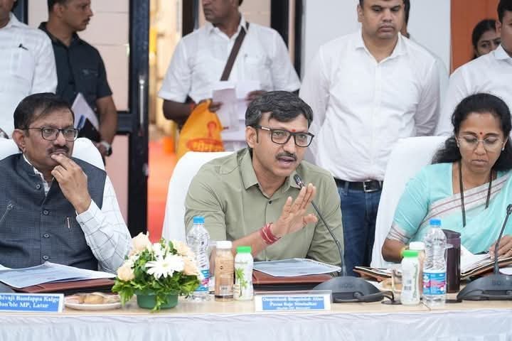 रेल्वेच्या विभागीय समितीच्या पुणे येथील बैठकीत धाराशिव, बार्शी, लातूर व मराठवाड्याच्या रेल्वे विकासासाठी महत्त्वपूर्ण मागण्या
