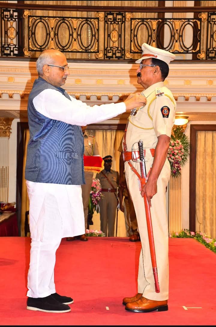 सेवानिवृत्त पोलीस उपनिरीक्षक सूर्यकांत दत्तात्रय आनंदे यांना राष्ट्रपती पोलीस पदकाने गौरव