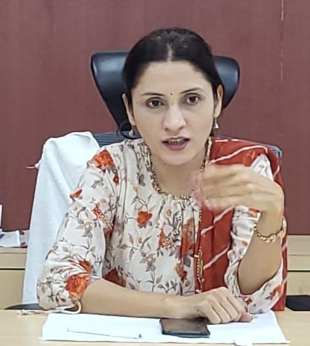 अडथळ्यांच्या गर्तेतून यशस्वी वाटचाल — नगर परिषद मुख्याधिकारी वसुधा फड यांचा दोन वर्षांचा आदर्श कार्यकाळ पूर्ण