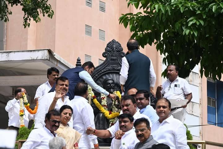पावसाळी अधिवेशन २०२५: मुख्यमंत्री व उपमुख्यमंत्र्यांनी छत्रपती शिवाजी महाराजांना केले अभिवादन
