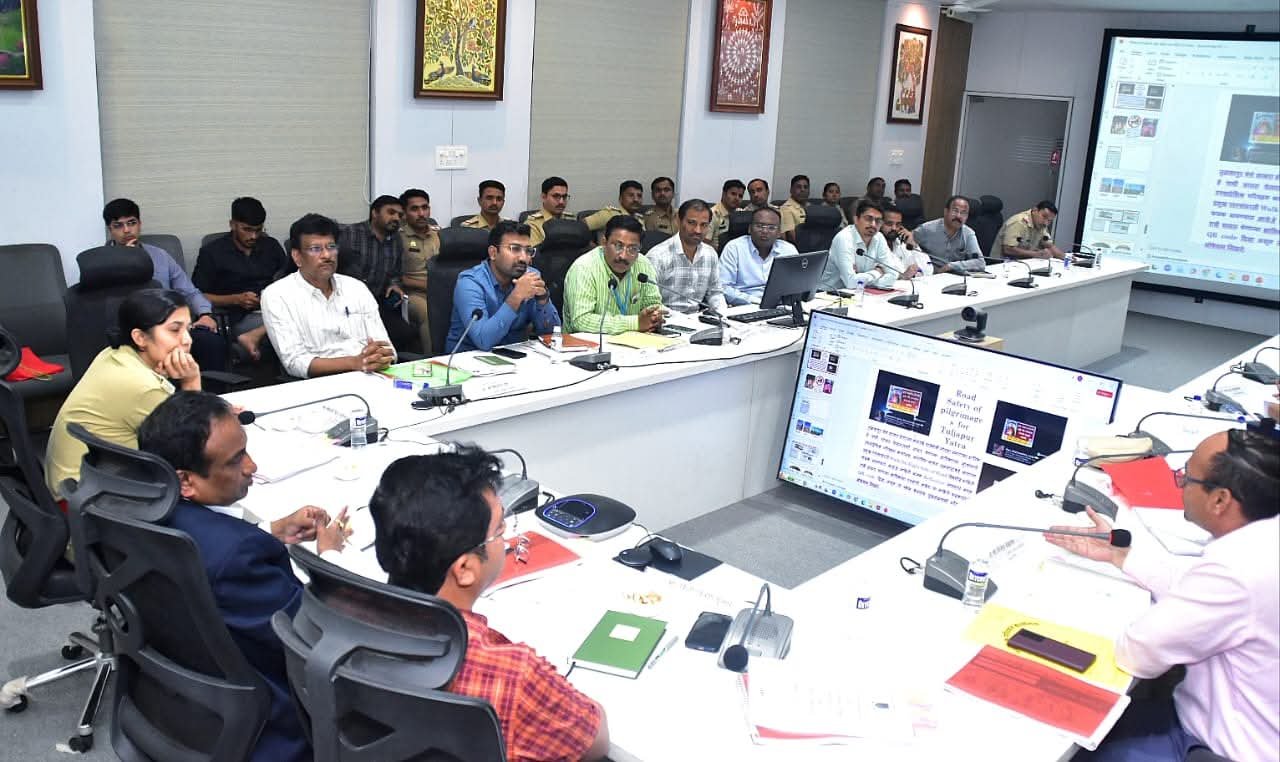 जिल्ह्यातील रस्ते अपघात कमी करण्यासाठी उपाययोजना करा – परिवहन आयुक्त विवेक भिमनवाररस्ते अपघाताचा घेतला आढावा