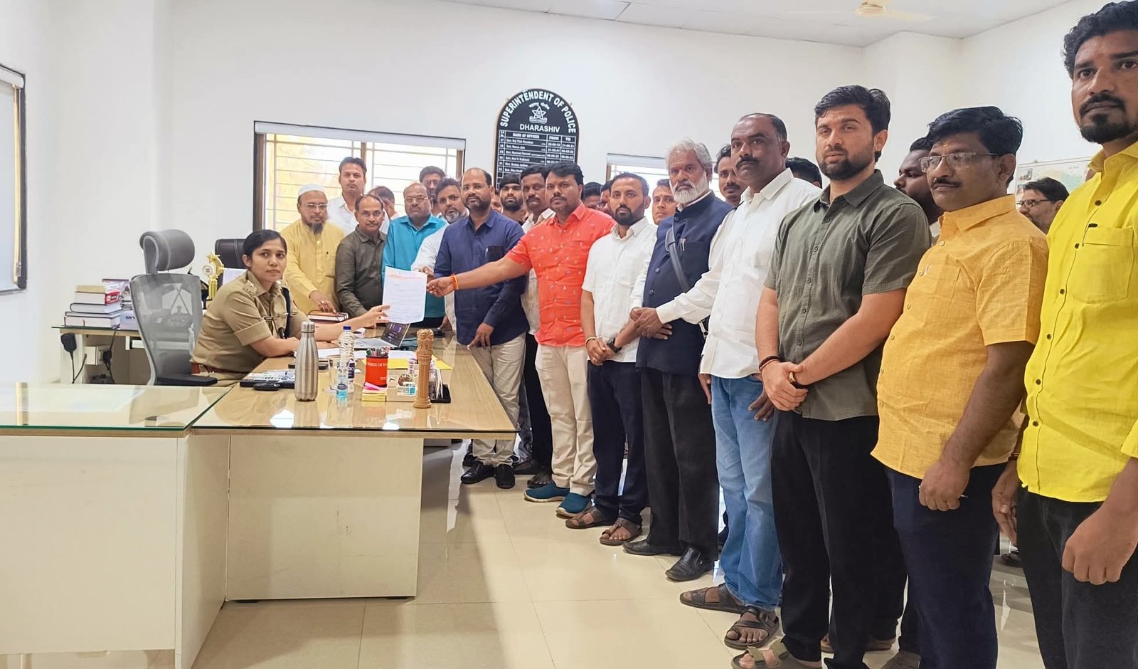 तुळजापूर येथे भरदिवसा मारहाण व गोळीबार; गुंडांवर कठोर कारवाईची मागणी