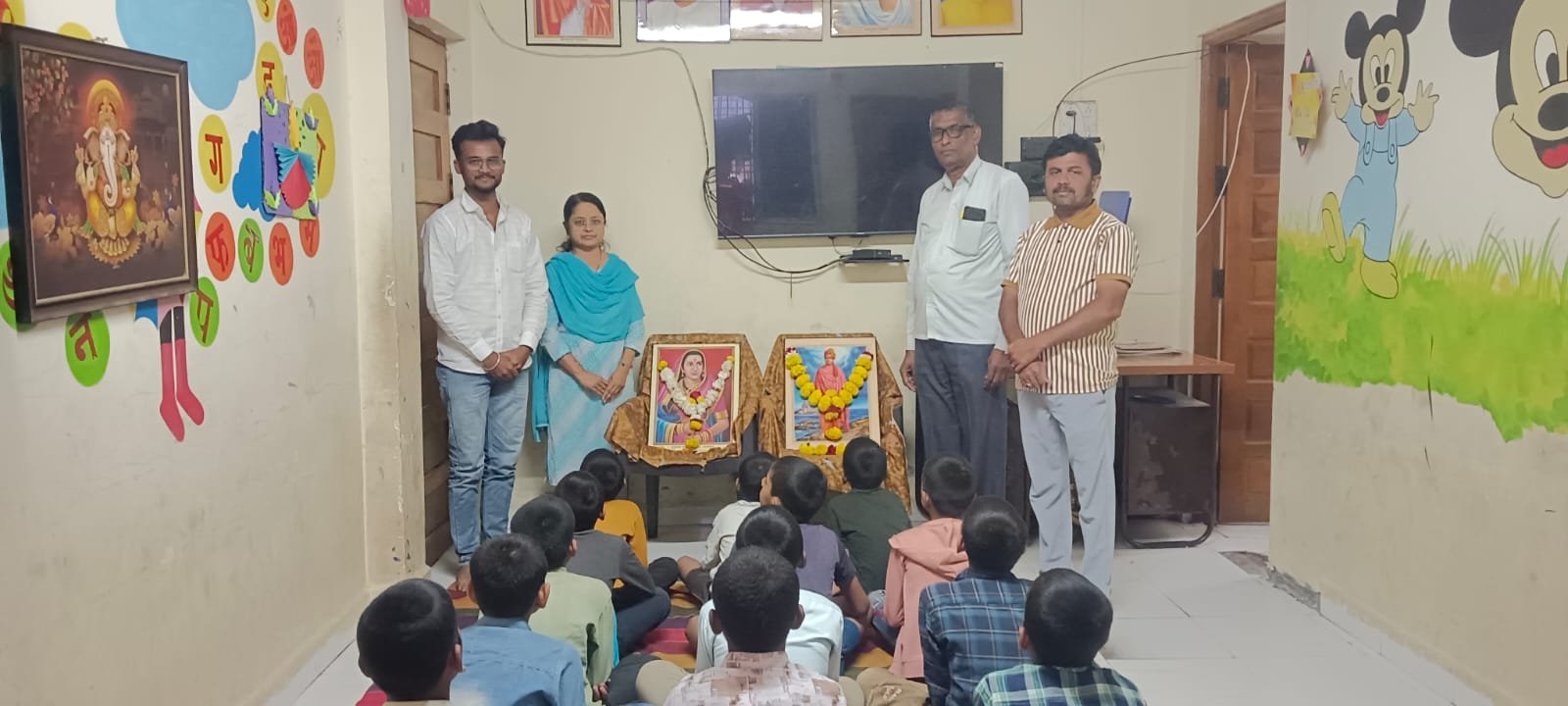 महिला व बालविकास विभाग अंतर्गत कार्यरत धर्मवीर संभाजीराजे सामाजिक बहुउद्देशीय संस्था, तुळजापूर संचलित निरीक्षणगृह / बालगृह धाराशिव येथे राजमाता जिजाऊ व युवकांचे प्रेरणास्थान स्वामी विवेकानंद यांची जयंती उत्साहात साजरी करण्यात आली.